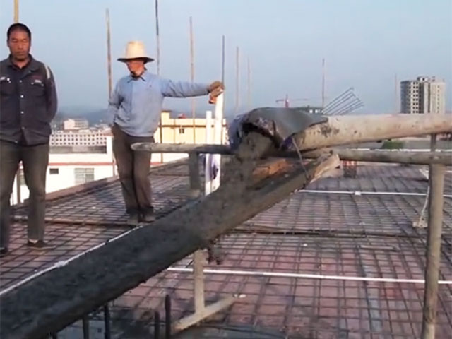 山東力源機械，車載式攪拌拖泵一體機現場施工視頻